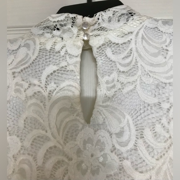 Ambiance Lace Dress - Picture 5 of 6